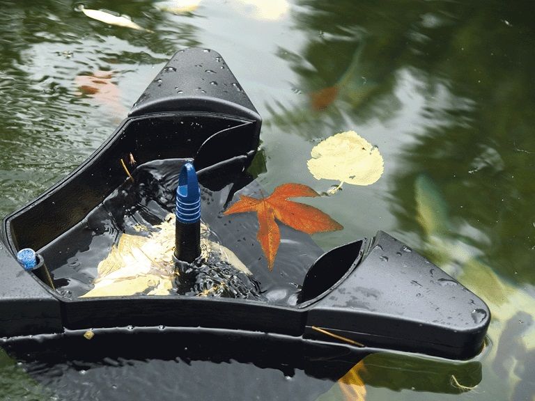 Teichskimmer Oberflächensauger reinigt den Teich von grober Verschmutzung