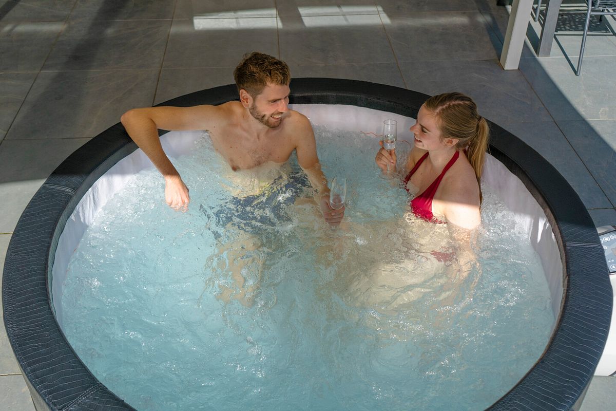 Ein Whirlpool ist Wellness und Entspannung pur