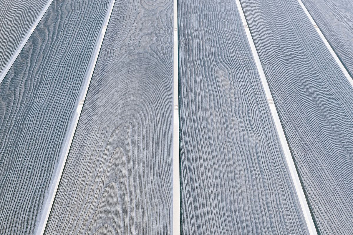 Terrassendielen aus thermisch behandeltem Eschenholz
