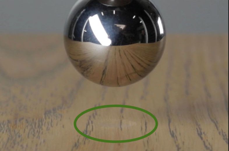 Lindura Test Widerstandskraft mit Eisenkugel Lindura-Holzboden