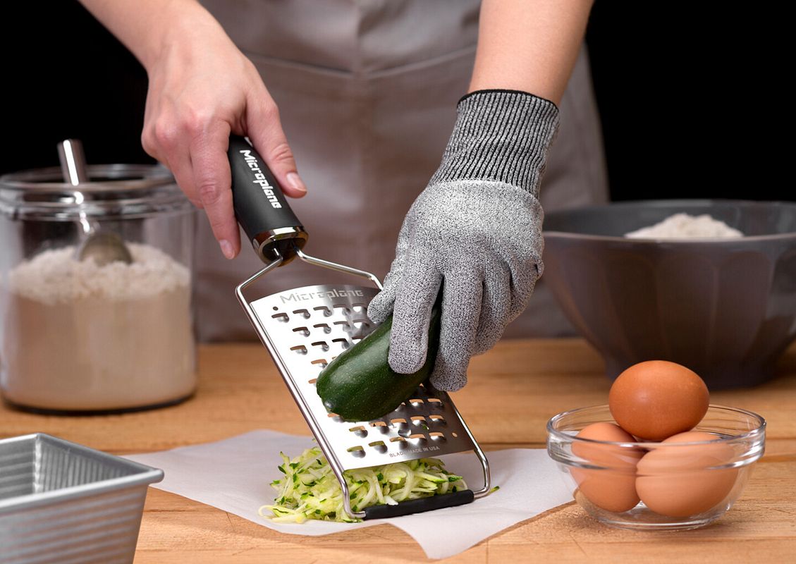Sicheres Hobeln mit Handschuhen