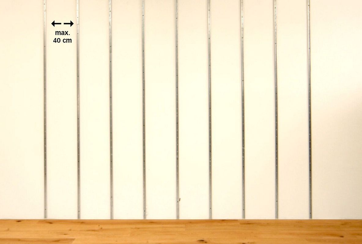 Unterkonstruktion für Bodenpanele an der Wand