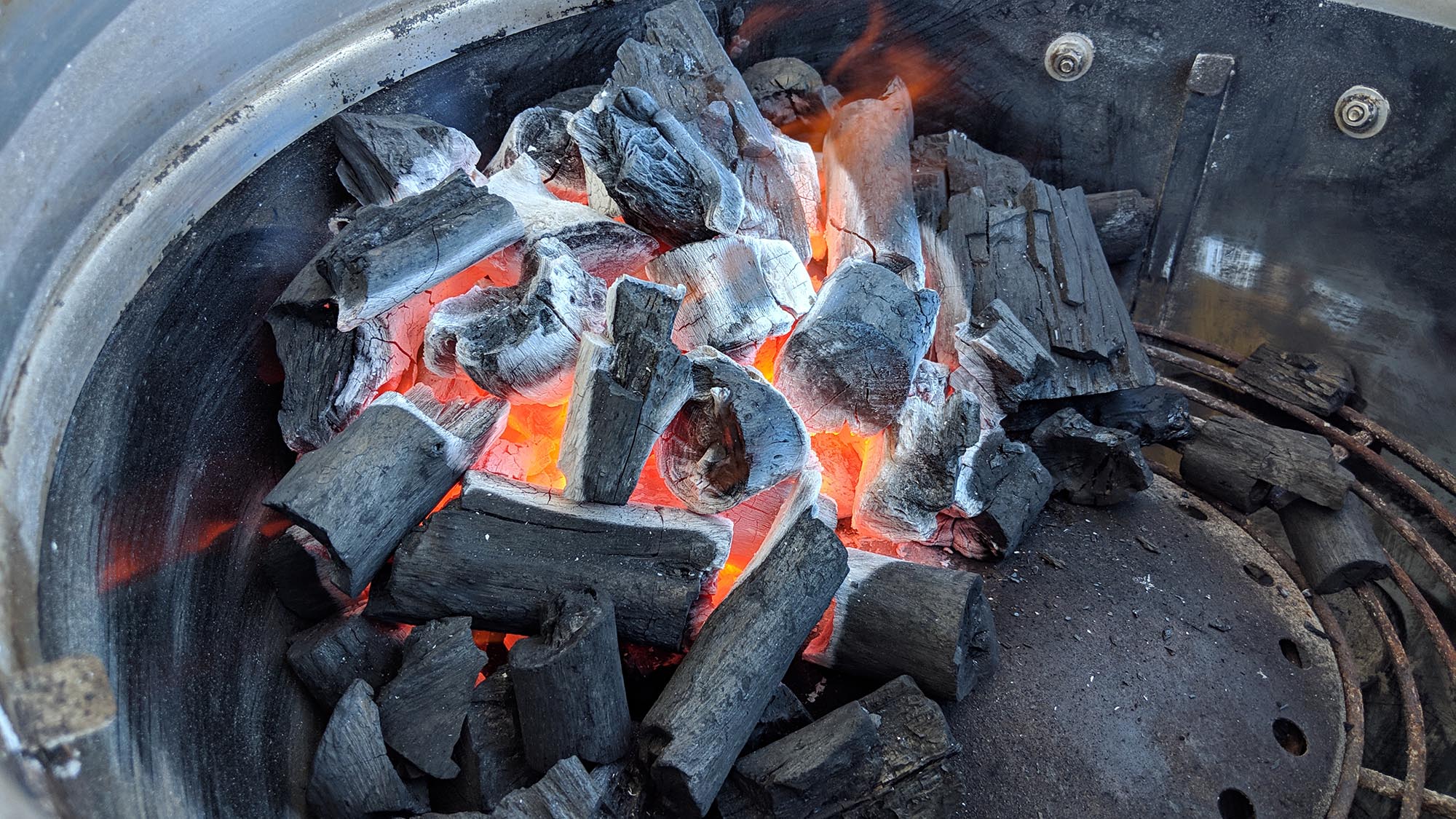 Briketts, Kohle, Pellets & Zubehör