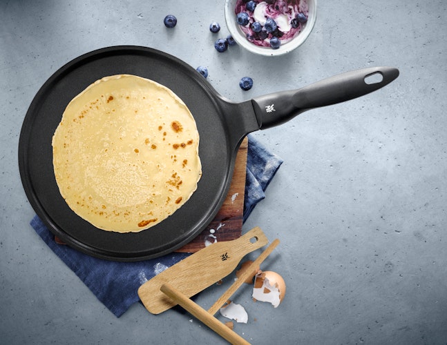 WMF Devil Crêpes-Pfanne mit Teigverteiler und Wender, 27 cm