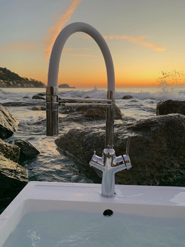 4 Wege Wasserhahn Küchenarmatur, BOD, mit 360° schwenkbarem Auslauf, abnehmbare 2 strahl Handbrause, Verchromt / Rot