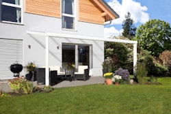 Skan Holz Aluminium Terrassenüberdachung Modena Breite 541 cm mit Echtglas-Dach