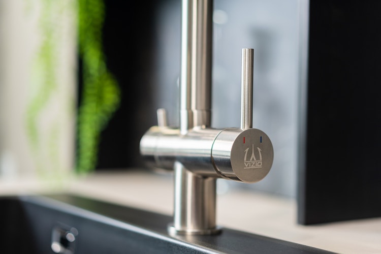 NIEDERDRUCK 3 Wege Wasserhahn Küchenarmatur, Edelstahl Massiv mit 360° schwenkbarem Auslauf, abnehmbare 2 strahl Handbrause, Gebürstet / Weiß