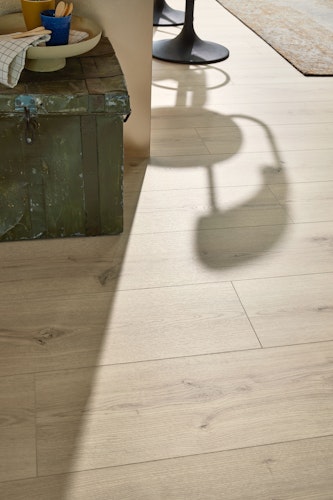 MEISTER Designboden MeisterDesign. comfort DD 600 S 1287 x 220 x 9 mm 7119 Turmeiche cremeweiß Porensynchron-Struktur