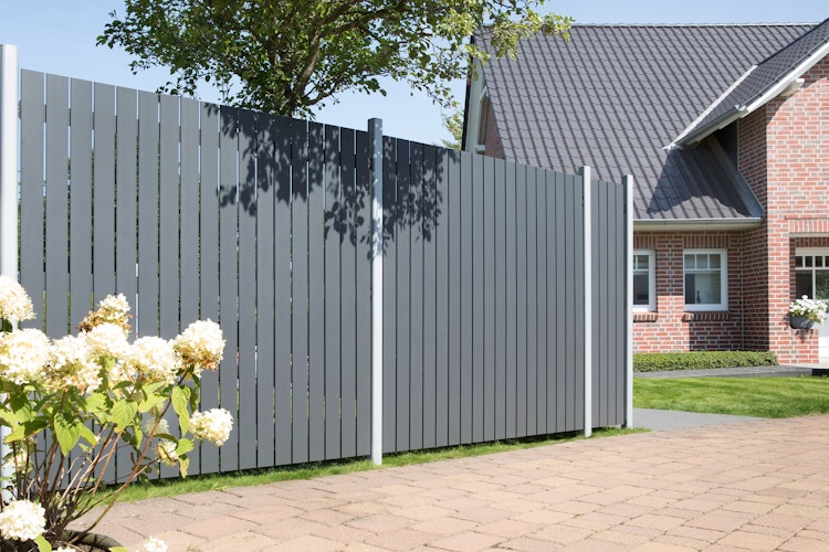 TraumGarten Squadra Alu-Sichtschutz auf Maß