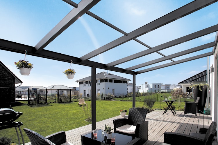 Skan Holz Aluminium Terrassenüberdachung Monza Breite 434 cm mit Echtglas-Dach