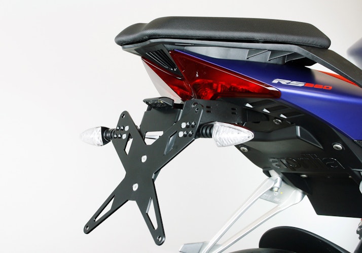 PROTECH X-SHAPE Kennzeichenhalter SET mit Reflektor und Beleuchtung Alu & Stahl Schwarz für APRILIA RS 457