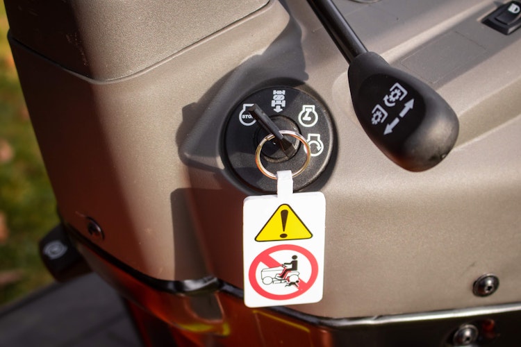 Husqvarna Rasentraktor TC 138 - mit gratis Abdeckhaube