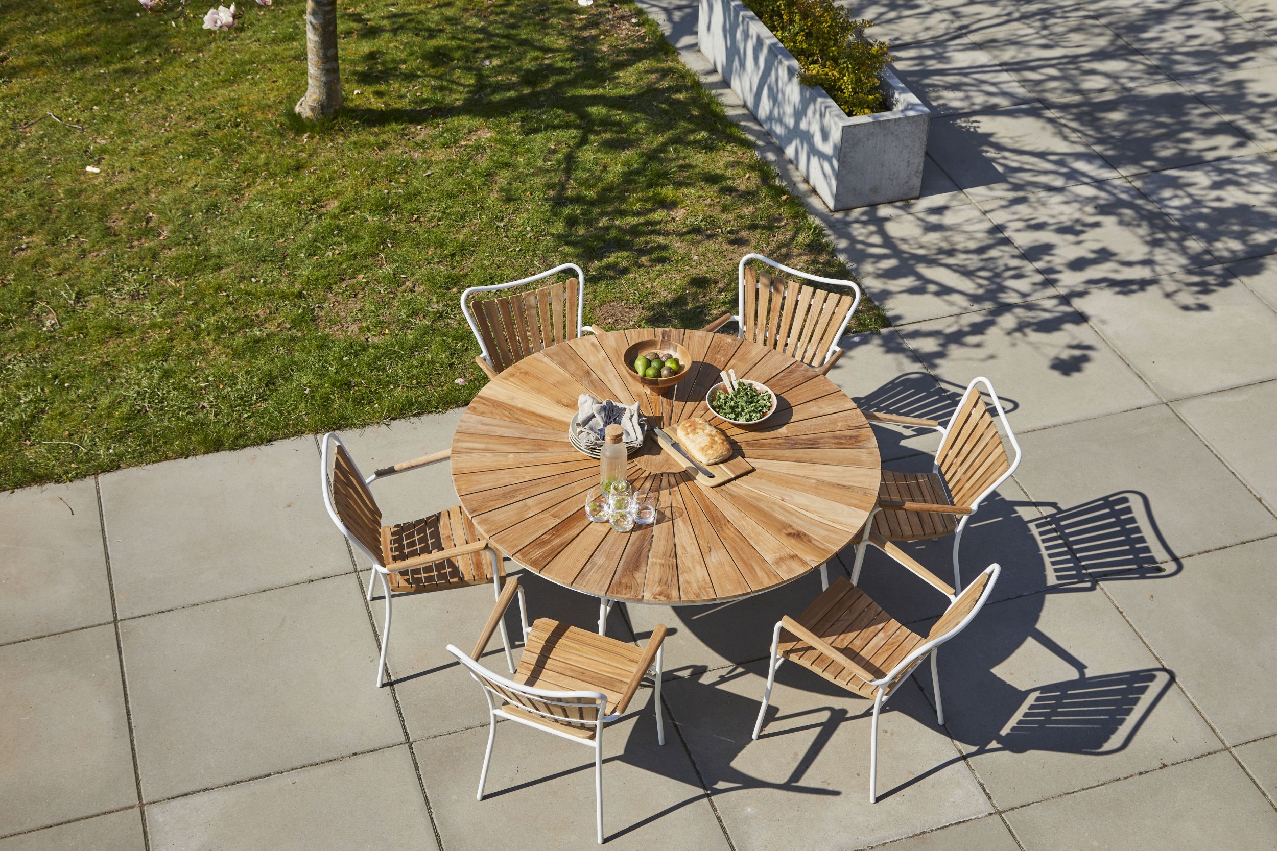 Cinas Gartenmöbel Set ELLEN, Klapptisch Ø 150 cm + 6 Sessel, Aluminium Weiß / Teak