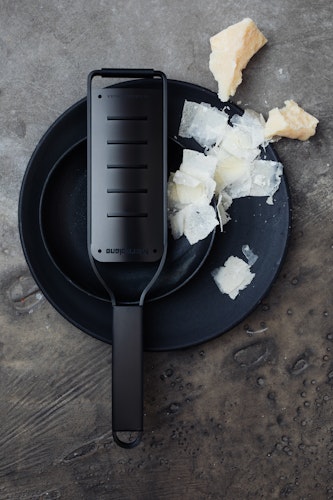 Microplane Große Raspel BLACK SHEEP Black Steel