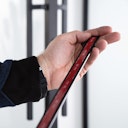 Vorschaubild Flexo aufklebbarer Alusteg für Lofttüren schwarz 1000 x 20 x 3 mm paarweise, inkl. Klebeband