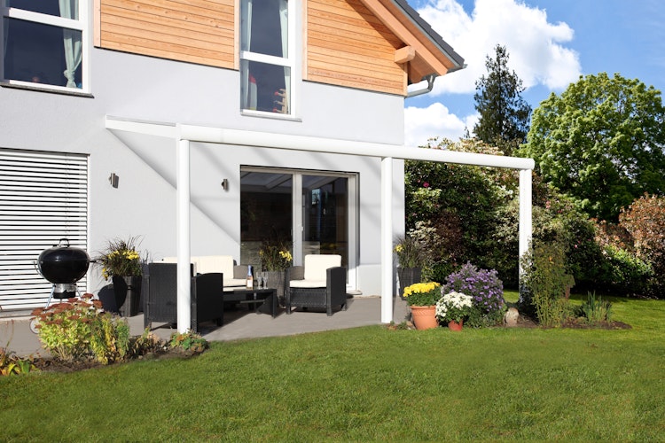 Skan Holz Aluminium Terrassenüberdachung Monza Breite 434 cm mit Echtglas-Dach