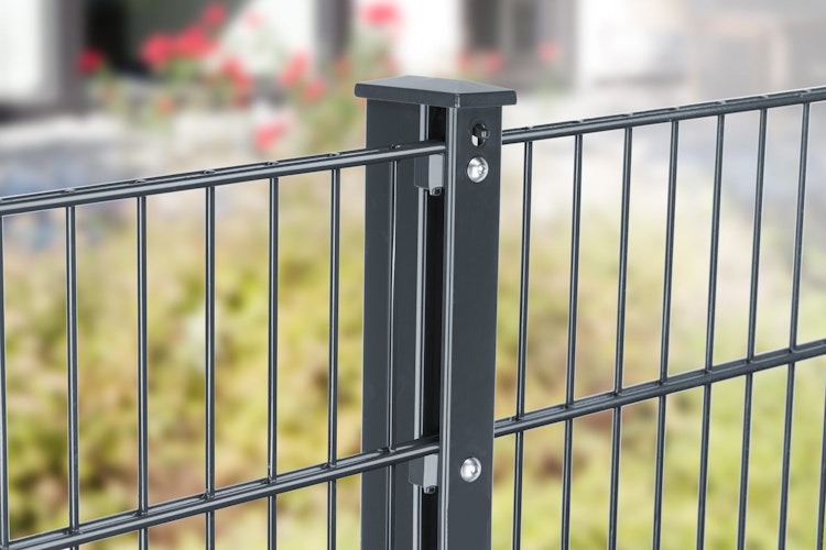 dz Pfosten AA Profilschiene mit hochwertiger Aluminium-Kappe