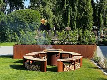Badeko Grill-/Feuerstelle „Freiburg“ in EdelrostoptikZubehörbild