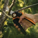 Vorschaubild Fiskars Xseries PowerGear Bypass Gartenschere 1057175
