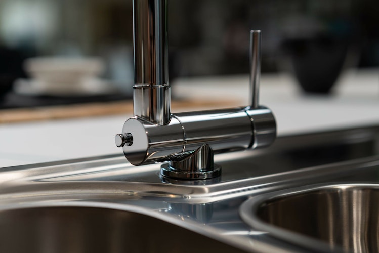 Wasserhahn Vorfenster Küchenarmatur, Umklappbar 4,5 CM, mit 360° schwenkbarem Auslauf, abnehmbare 2 strahl Handbrause, Verchromt / Hellblau