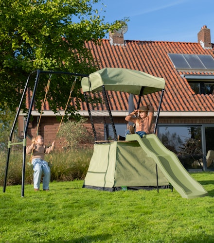 EXIT Ivy Spielturm mit Rutsche und Schaukel