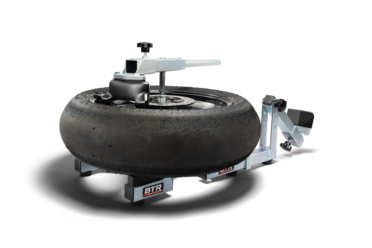 Reifenmontiergerät EVOX® mit Wuchtbock