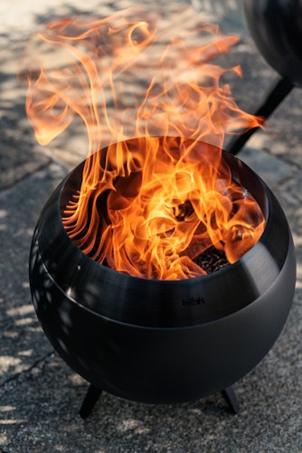 höfats MOON 45 All Black Plancha-Grillset mit niedrigem Fuß