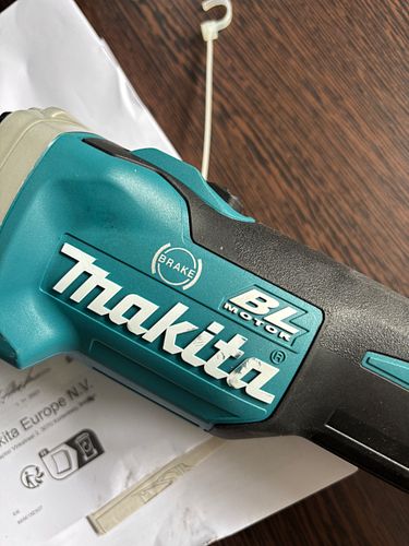 Makita Akku-Winkelschleifer DGA513RTJ B-Ware
