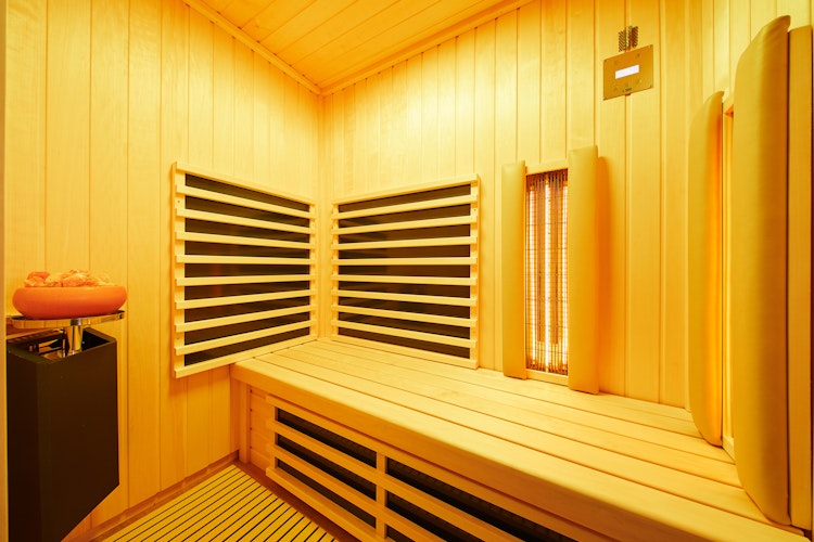 Infraworld Infrarotkabine TrioSol Unica 2 inkl. VITALcorner inkl. 5-teiligem gratis Zubehörset