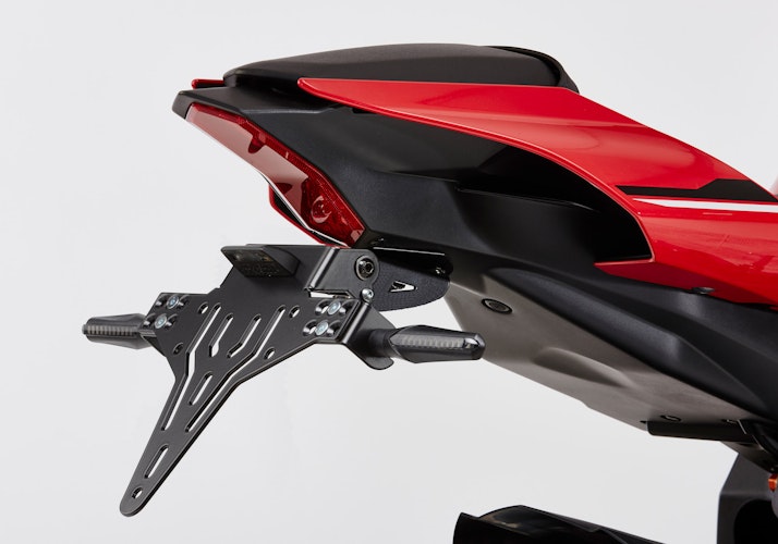 PROTECH V-SHAPE Kennzeichenhalter SET mit Reflektor und Beleuchtung Alu & Stahl Schwarz für YAMAHA YZF-R1, YZF-R1 M