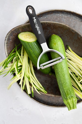 Microplane Profi Y-Schäler, julienne SPECIALTY Schwarz