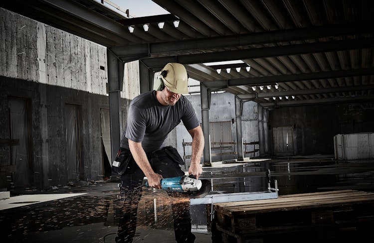 Makita Winkelschleifer GA9020RFK3