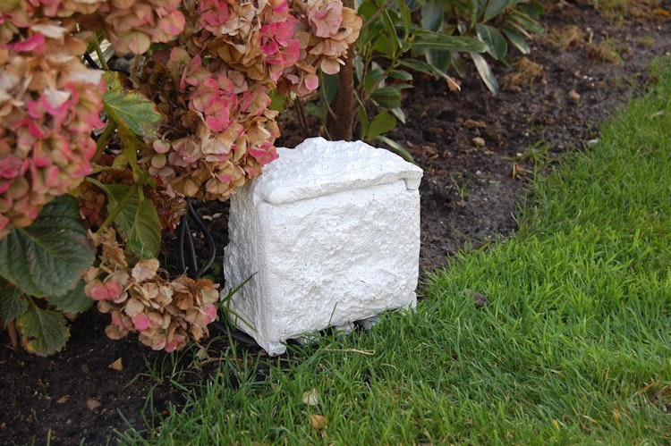 Ubbink StoneDecor Außensteckdose in Felsdesign