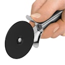 Vorschaubild WMF Pizzaschneider Profi Plus schwarz, antihaftbeschichtet