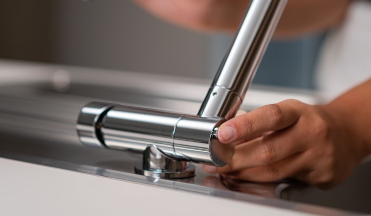 Wasserhahn Vorfenster Küchenarmatur, Umklappbar 4,5 CM, mit 360° schwenkbarem L-Auslauf, Verchromt