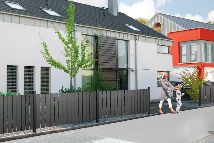 TraumGarten Alu-Vorgartenzaun Squadra auf Maß