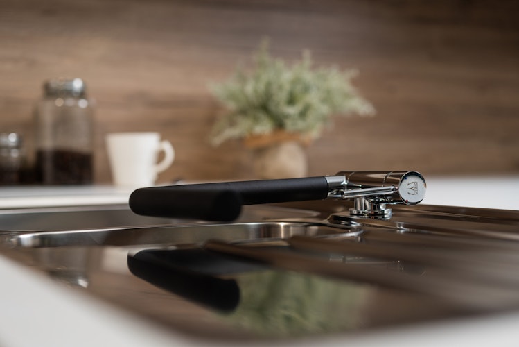 Wasserhahn Vorfenster Küchenarmatur, Umklappbar 4,5 CM, mit 360° schwenkbarem L-Auslauf, Verchromt / Schwarz Granit