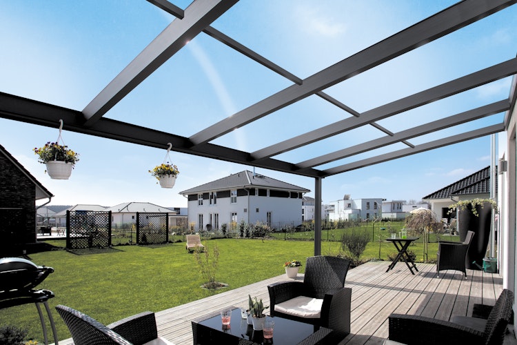 Skan Holz Aluminium Terrassenüberdachung Modena Breite 541 cm mit Echtglas-Dach