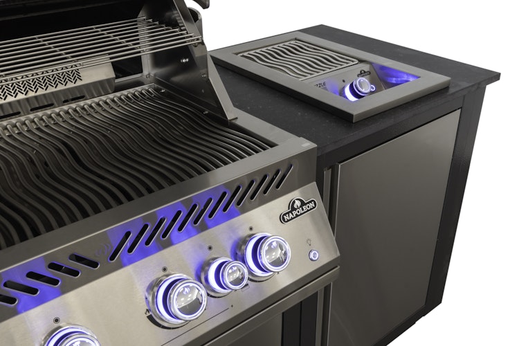 Napoleon Outdoor Küche OASIS Compact 105 inkl. Gas-Einbaugrill der Serie 700 und Einbau Sizzle Zone
