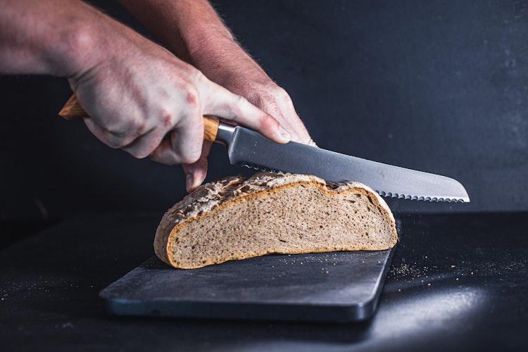 Grills.de Brotmesser mit Olivenholzgriff 22cm