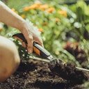 Vorschaubild Fiskars Xact Blumenkelle 1027043