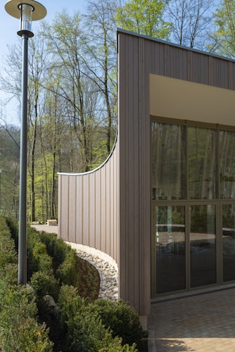 OSMO VERTO BLACK STRIPE Fassadenprofil Nordische Fichte riffelgesägt Patina 905 27 x 121 mm, VE 4 Stk.