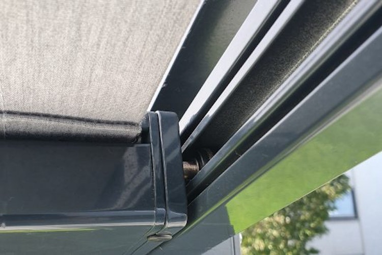 Gutta Unterdachmarkisen mit Motorantrieb für Terrassendach Premium
