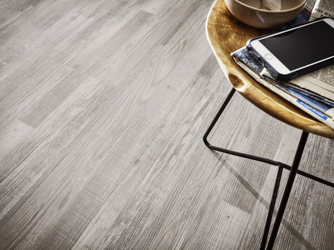 KWG Antigua Novel Altkiefer macchiato Designvinyl Fertigfußboden 123,5x30,5 cm