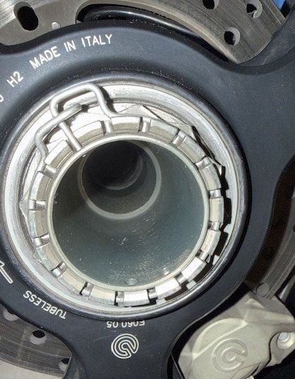 Austauschachse: der Absatz ca. 12 cm tief in der Achse Ducati Austauschachse - Absatz in der Hinterachse deutlich erkennbar