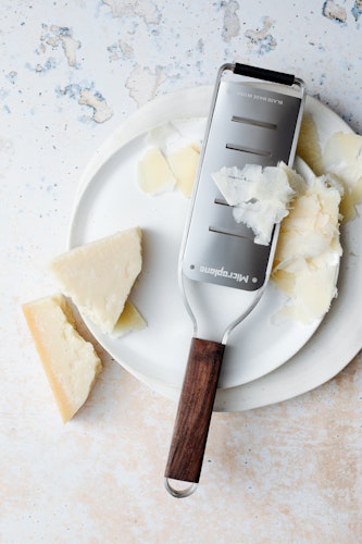 Microplane Große Raspel MASTER Walnussholz