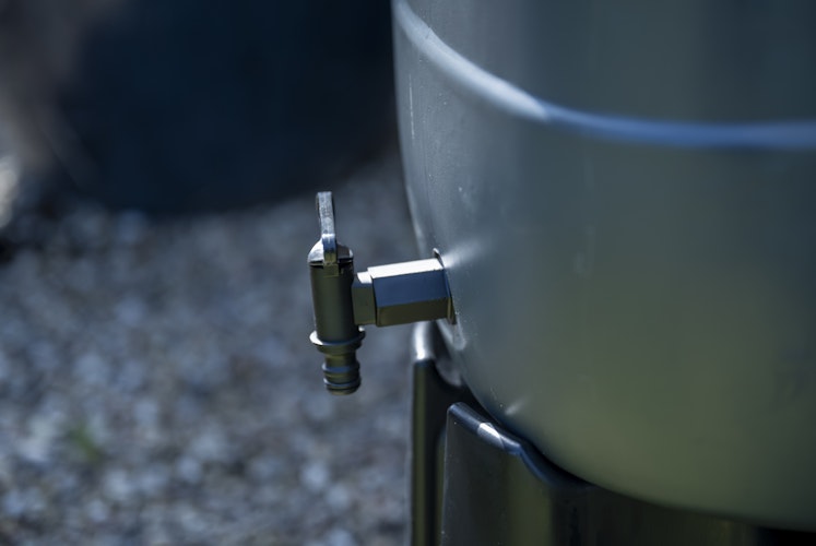 Halls Regentonne 100L inkl. Ständer 35 x 35 x 135 cm