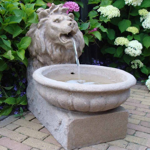 Ubbink Wasserspiel Basel mit Löwenkopf