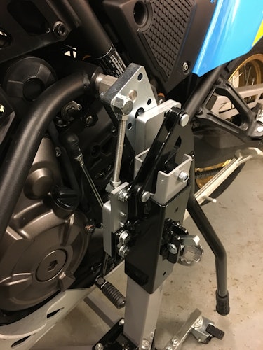 Zentralständer EVOLIFT® für Yamaha Ténéré 700 mit original Motorschutzbügel 19-