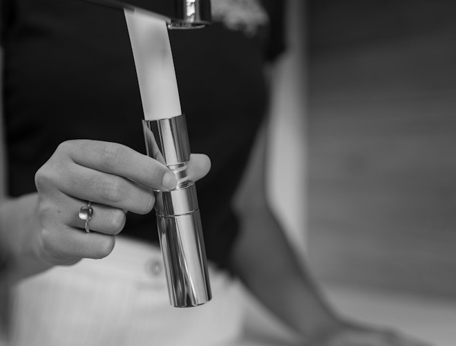 Minimalistischer Wasserhahn Küchenarmatur, TECNO, mit 360° schwenkbarem Auslauf, abnehmbare 2 strahl Handbrause, Verchromt / Grau